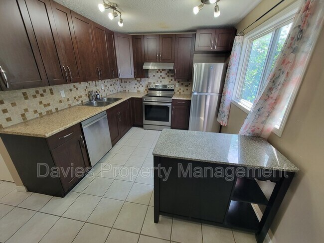 Photo - 18104-18193 93 Ave NW
