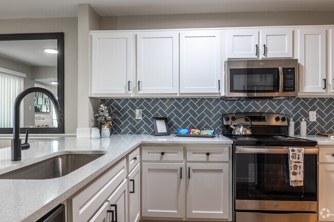 2BR, 2BA - 1,127SF - Kitchen