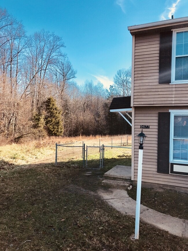 Photo - King George Spacious 2 Bedroom End Unit Townhouse