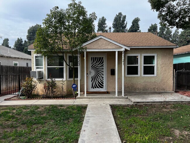 Building Photo - 2 Bedroom 1 Bath Remodeled House for Rent ...