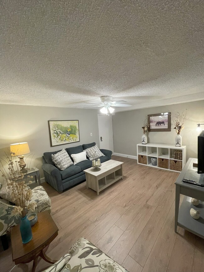 Building Photo - Marimont Apartments