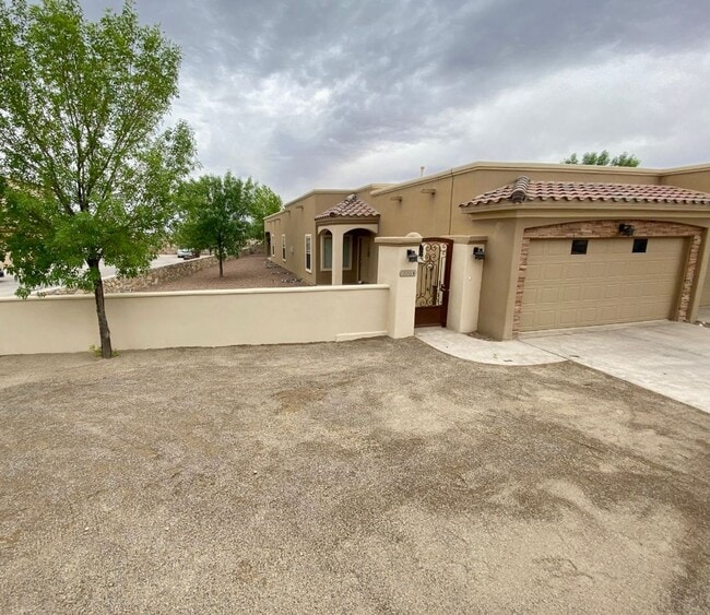 Building Photo - 4226 Tres Ninos Dr