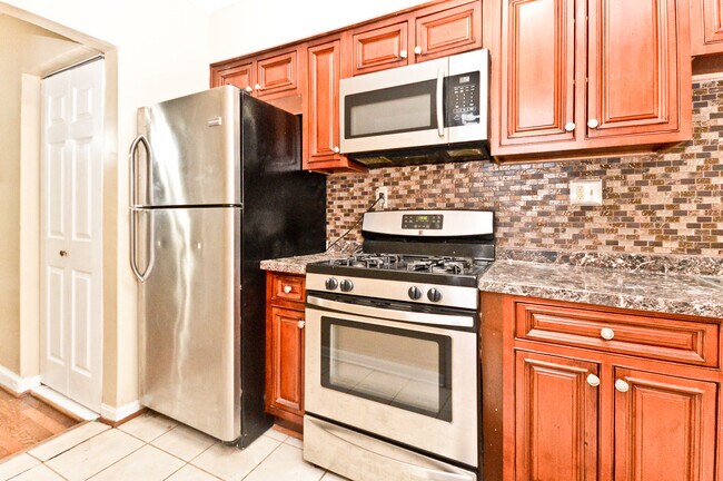 Photo - 2609 Franklin St NE