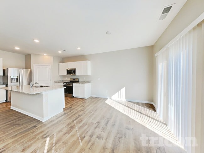 Photo - 201 William Dylan Dr
