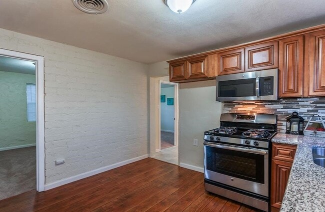 Photo - Eclectic 3 Bedroom 1 Bathroom with 2 Offices/Hobby Room