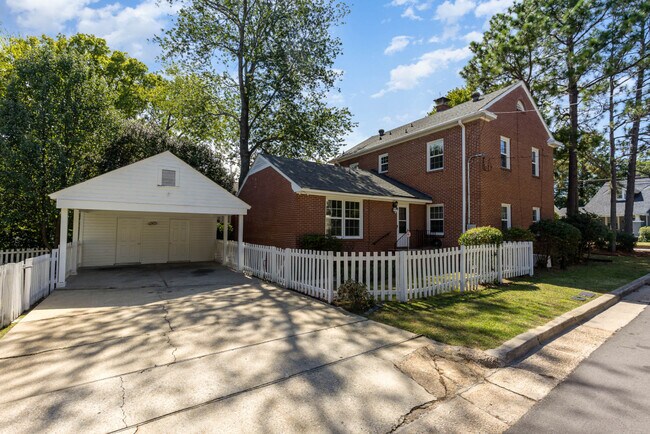 Photo - 206 Oakridge Ave
