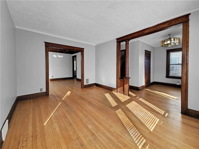 Photo - 546 Magee Ave