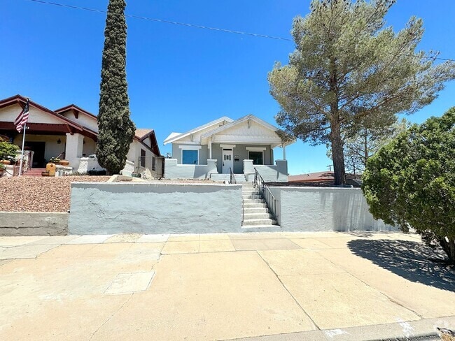 Building Photo - Sunset Heights Historic Home - 3Bed Refrig...