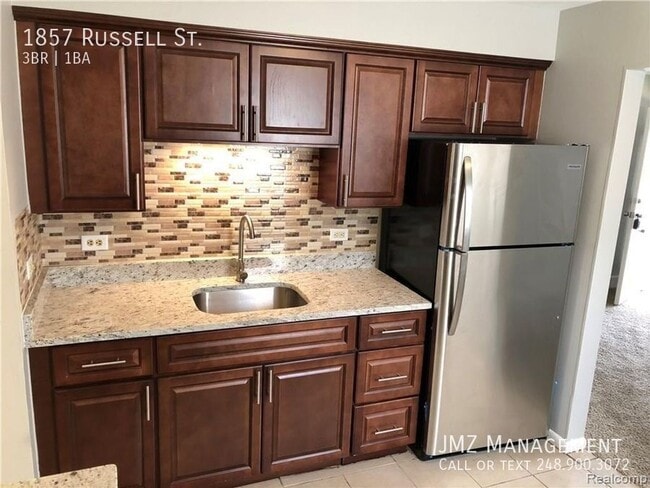 Photo - 1857 Russell Ave