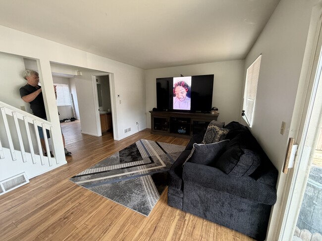 Living - 2124 3rd St SW