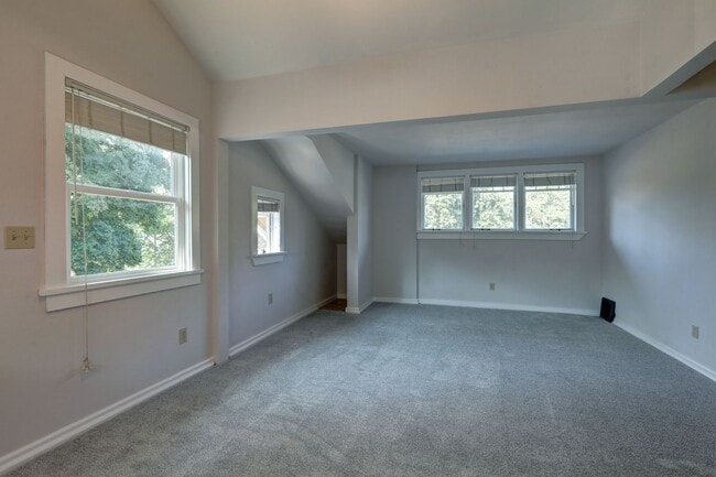 Photo - 824 NE Ravenna Blvd