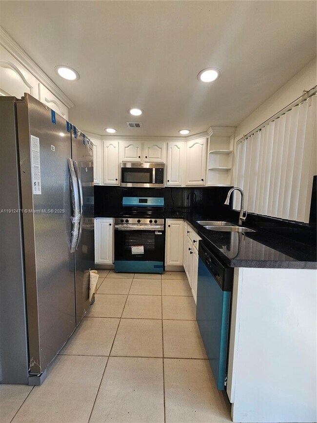 Photo - 563 NW 98th Ct