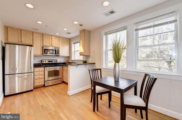 Kitchen and dining area - 1927 3rd St NE Unit 301
