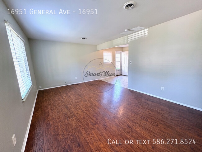 Photo - 16951 General Ave Unidad 16951