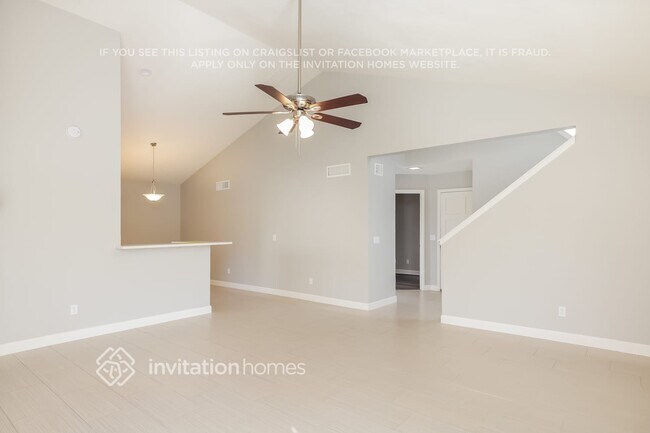 517 E Kerry Ln