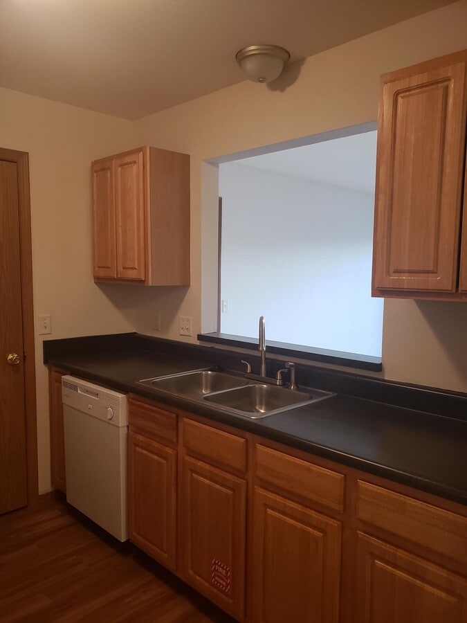 Kitchen - Excelsior Gardens Apartments