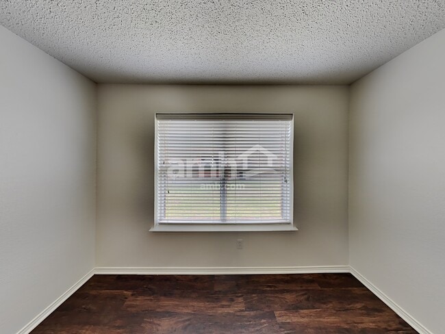 Photo - 736 Trees Dr