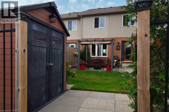 Photo - 511 Victoria Rd N