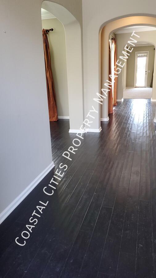 Photo - 1406 Arthur Loop S