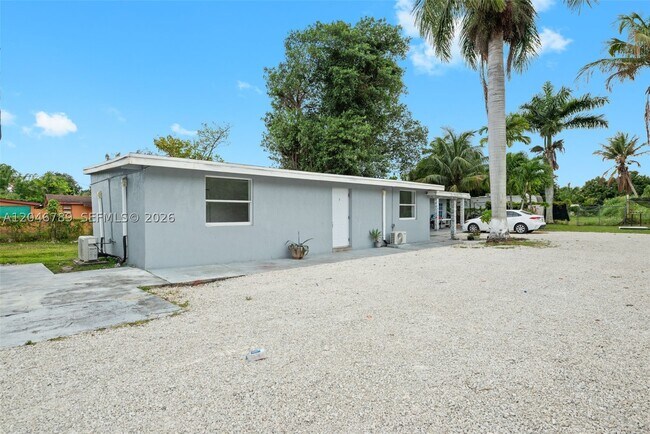 10990 NW 18th Ave Unidad 2
