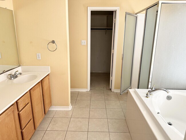 Photo - 7613 Bayonne Dr