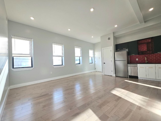 Photo - 179 Van Buren St Unidad 3C