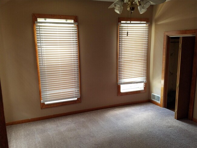 Photo - 612 S Main St