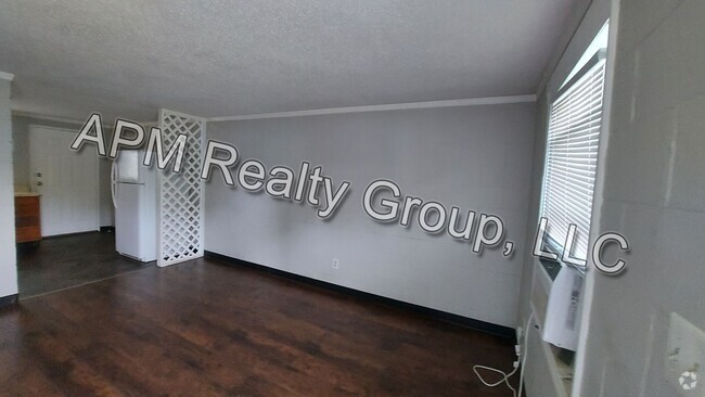 Building Photo - Two bedroom apt near Harden Street