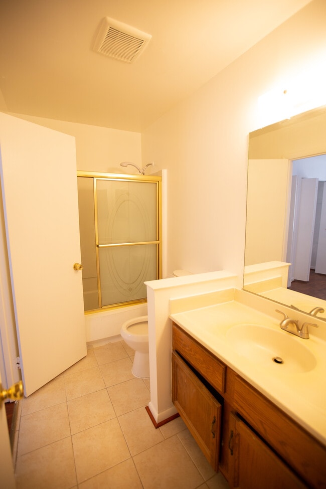 Photo - 15 Sugarland Square Ct