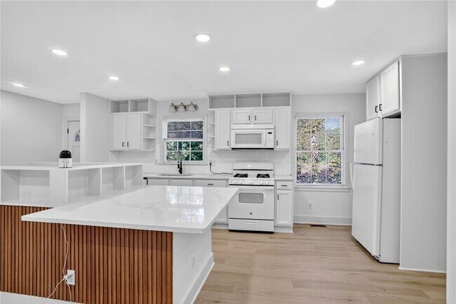 Photo - 2289 Addison Rd NE