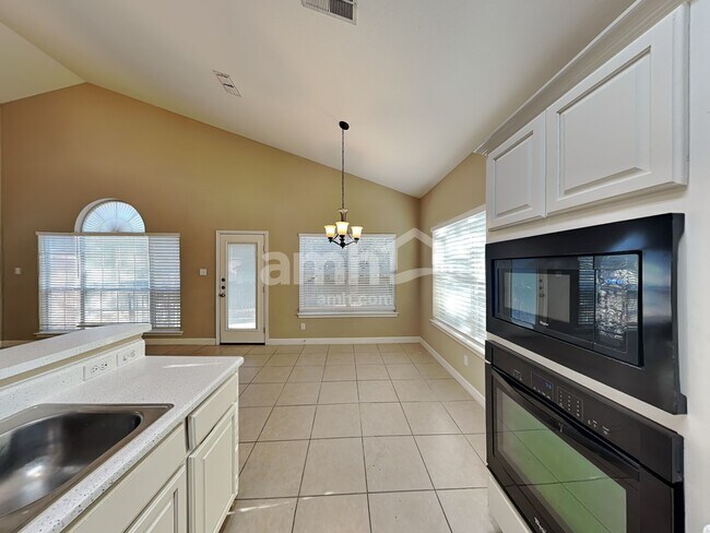 Photo - 14 Sweetwood