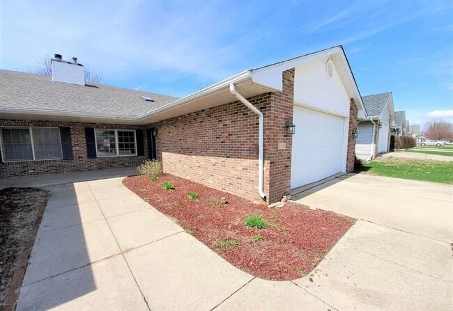 Building Photo - DON'T MISS THIS ONE! Rental