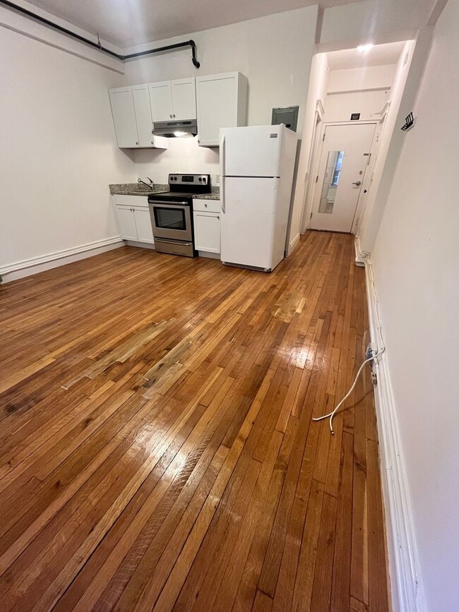 Photo - 9/1 No Fee! Updated Studio by Northeastern, Symphony