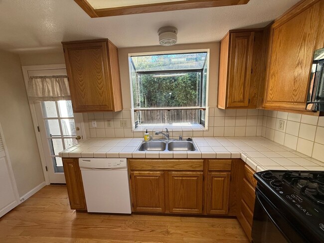 Photo - Cambrian 3 bedroom 2.5 Bath Home, Nice Court Location,