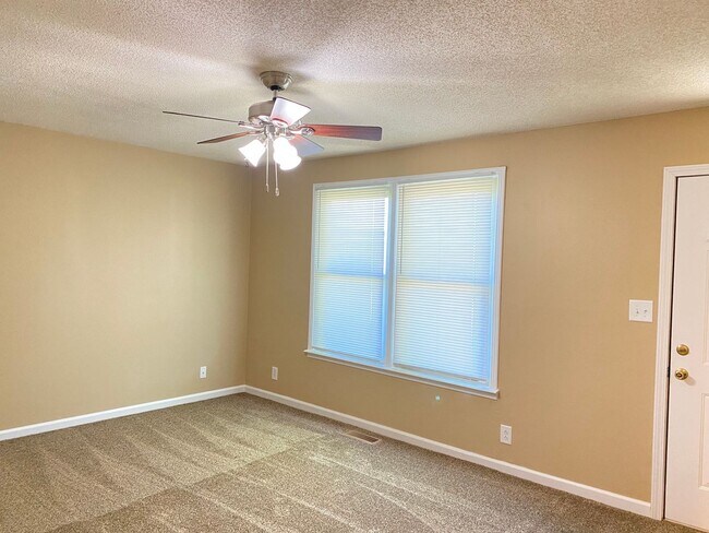 Photo - Great 3bdr/1.5ba Ranch Home detached garage! This one won't be here long!