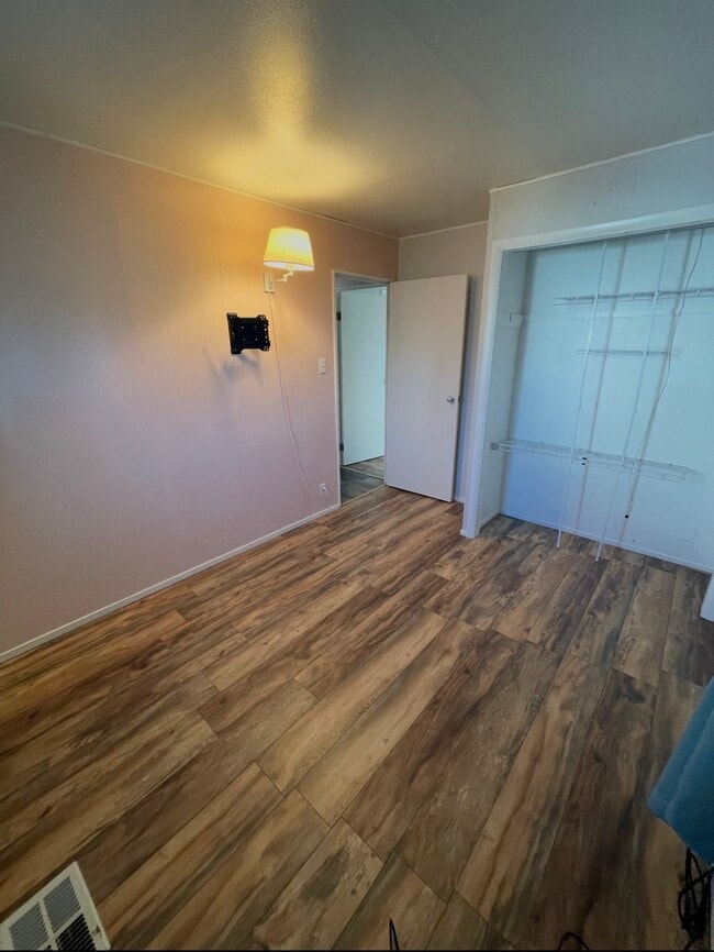 Photo - 439 Rosewood Ct