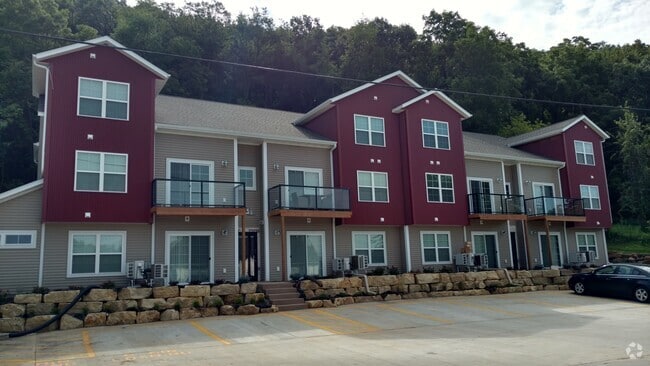 Building Photo - 2312 WI-16 Unit Eagle Bluff Rental