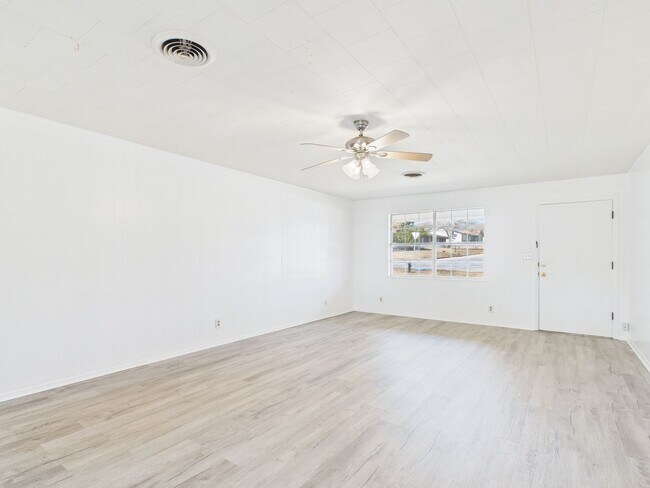 Photo - 100 NW Hills Dr Unit 17