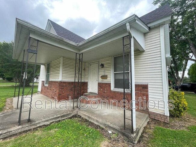 Building Photo - 402 S Bentley St