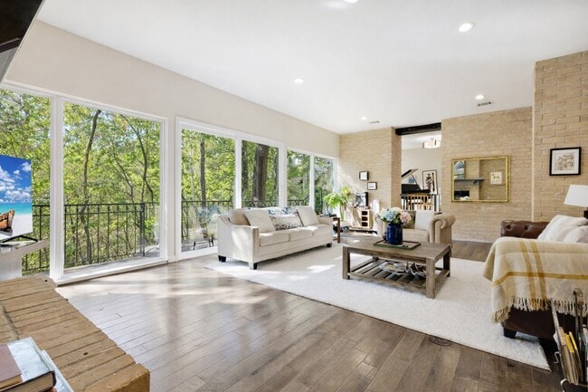 Building Photo - 201 Vanderpool Ln Unit 130
