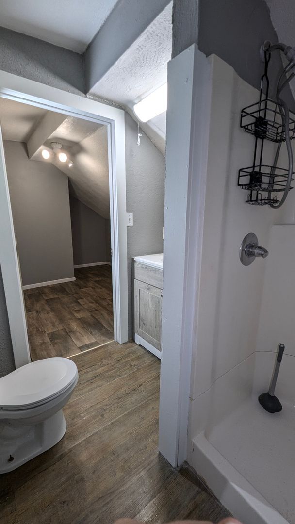 Photo - 2412/2414 W. 9th St. Unidad 2412