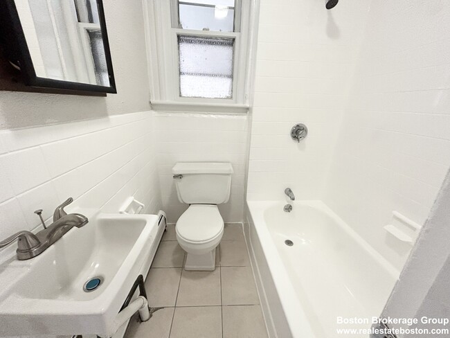 Photo - 166 Gove St Apartment Unit 2