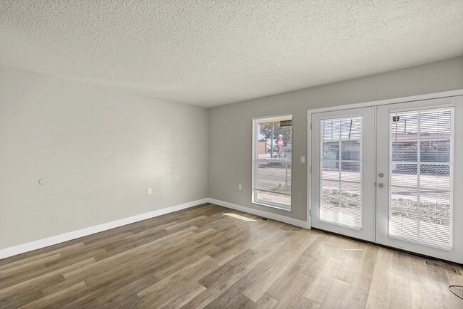 Photo - 402 Sunny Ln