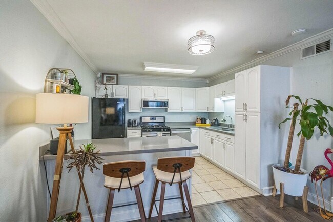 Photo - 1304 Summit St Unit 107