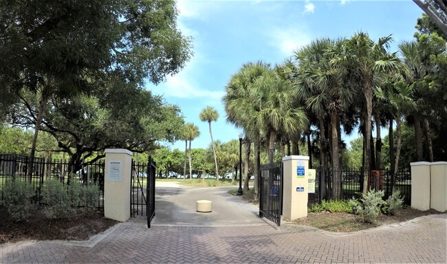 Walk to the Beach - 744 85th St Unit 3