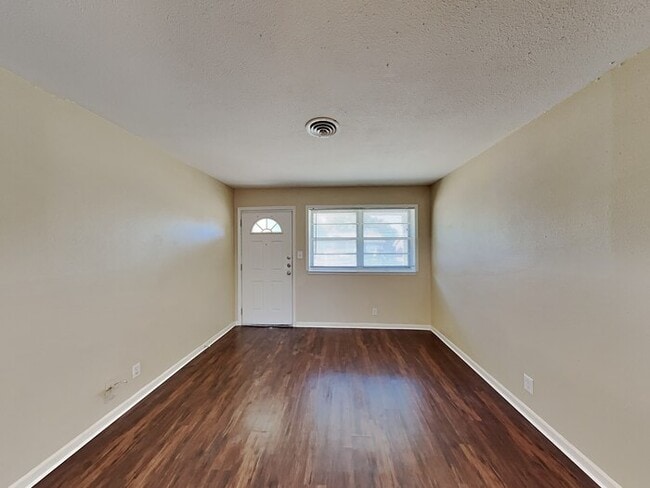 Photo - 764 Oakwood Ave