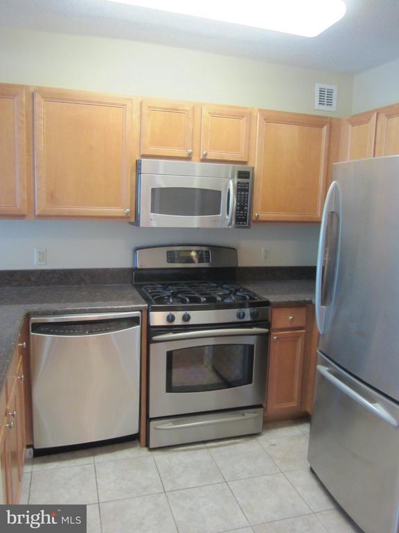 7111 Woodmont Ave Unit 610