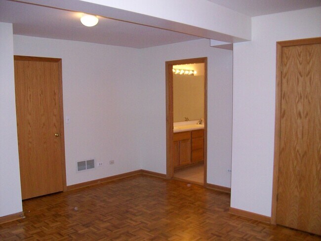 Photo - Large 3 bed/ 2 bath garden unit Available July 1 Unit 4043 - G