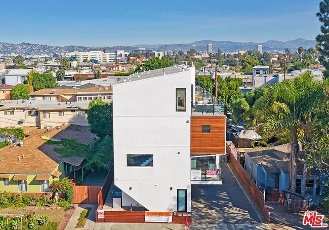 Ven a casa a una casa inteligente contemporánea de nueva construcción en el distrito artístico de Culver City. - 6077 Hargis St
