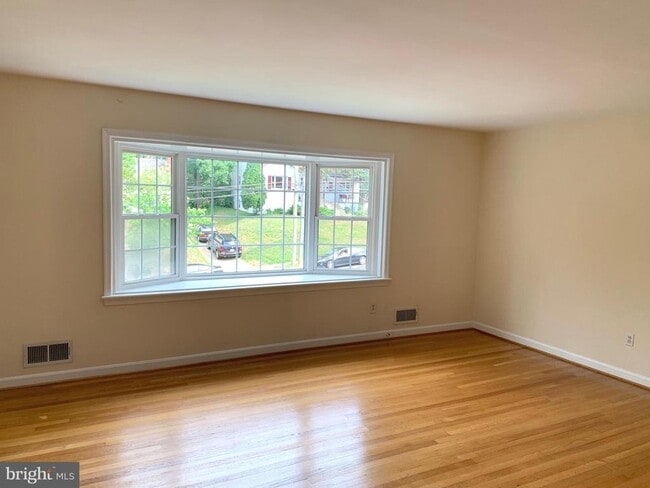 Photo - 912 McKinley Rd